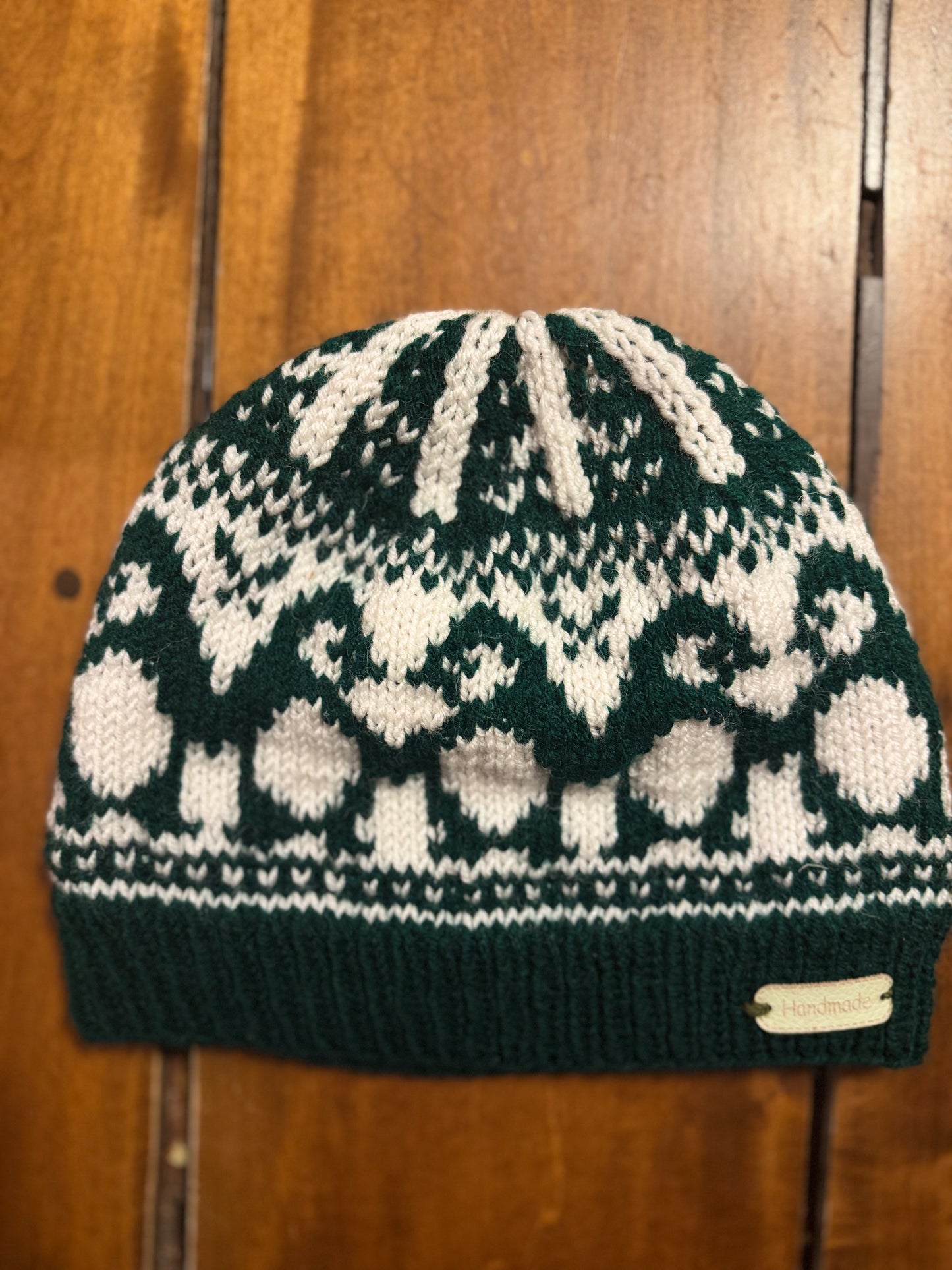 Zielona czapka w białe pingwinki